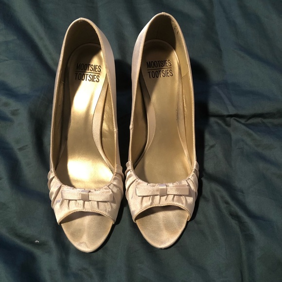 Satin natural open toe pump - Picture 1 of 3